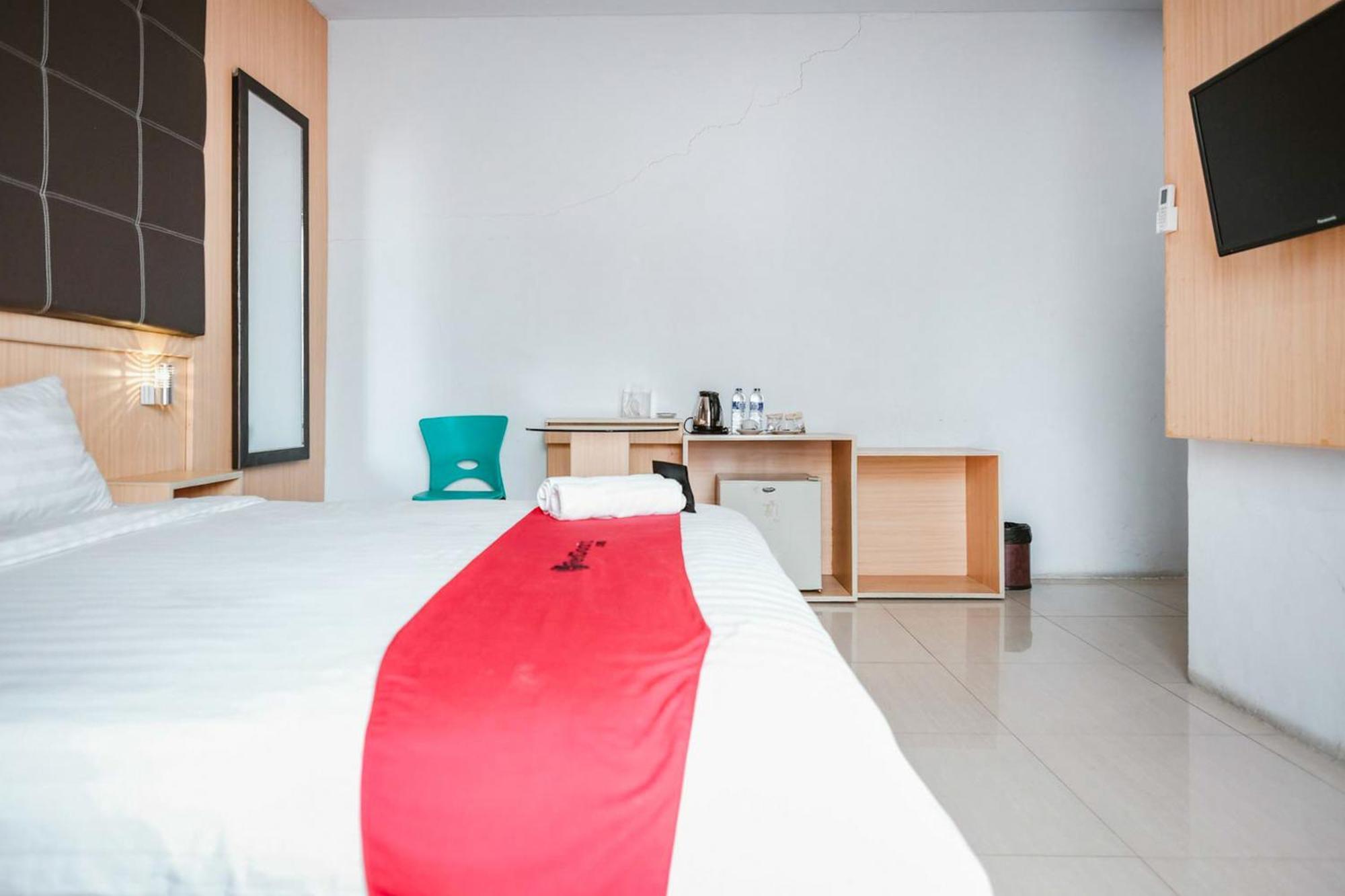 Reddoorz Premium At Hotel T-One Jambi Tanjungjohor Екстериор снимка
