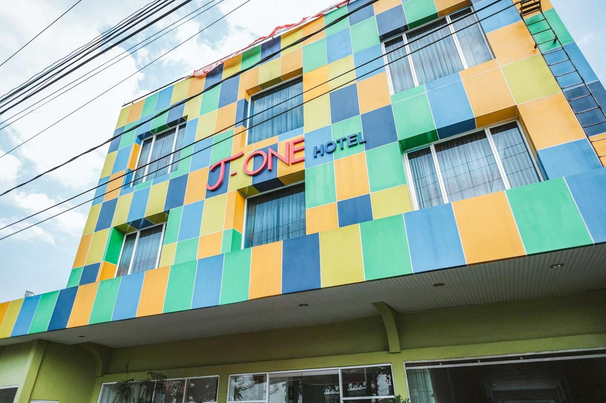 Reddoorz Premium At Hotel T-One Jambi Tanjungjohor Екстериор снимка