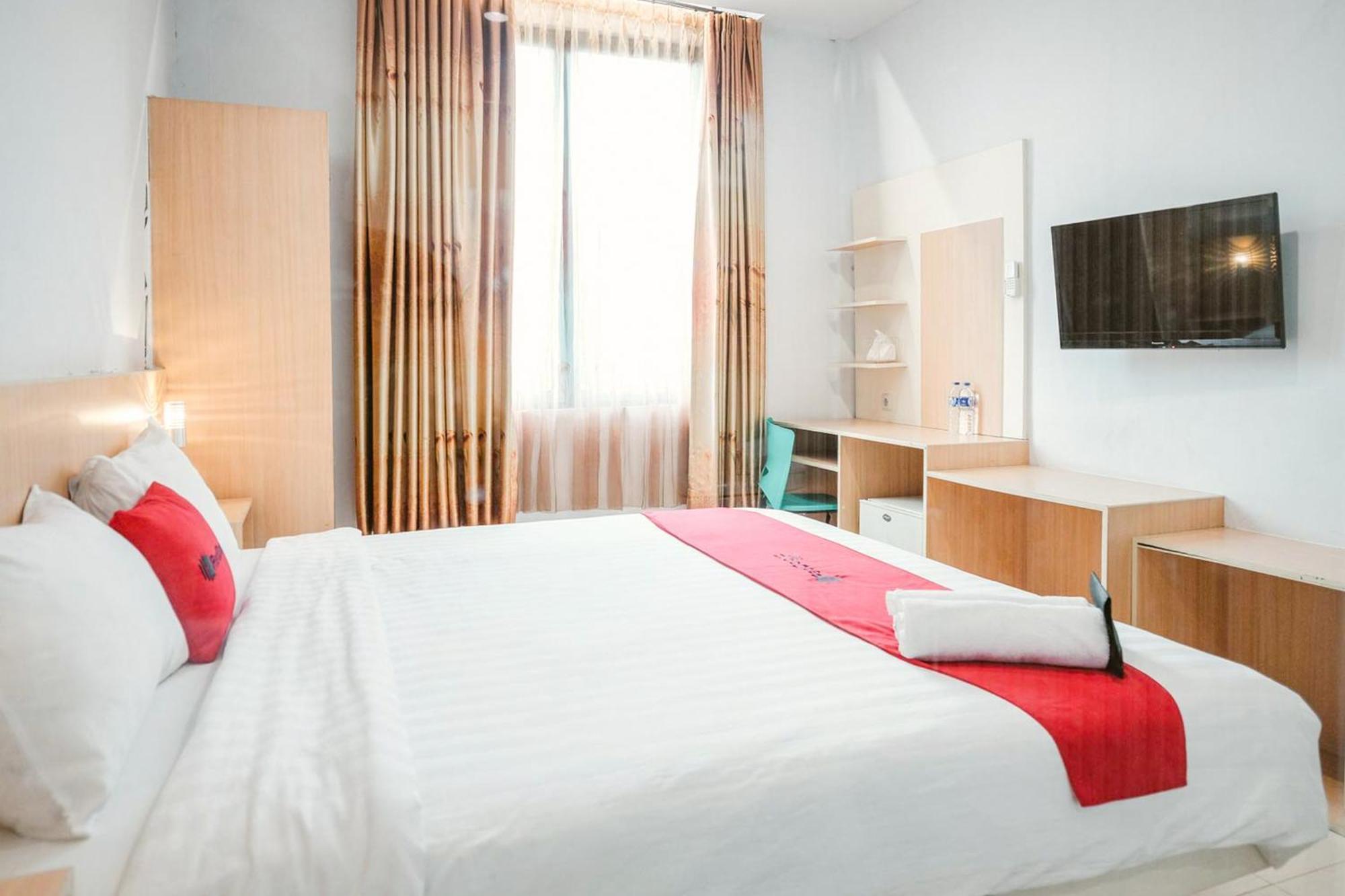 Reddoorz Premium At Hotel T-One Jambi Tanjungjohor Екстериор снимка